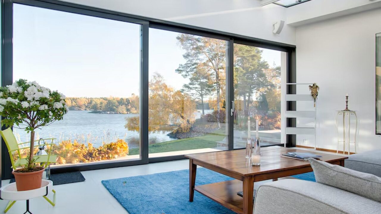 Common Signs That Your Home May Need New Window Glazing